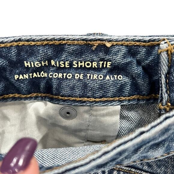 Universal Threads High Rise Shortie Cut Off Denim Shorts Size 6 /28R Raw Hem - Picture 5 of 6